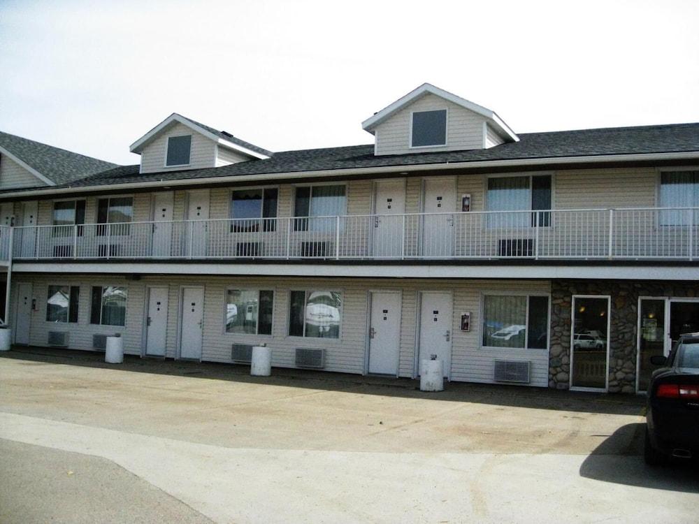 Travelodge By Wyndham Drumheller Ab Exterior photo